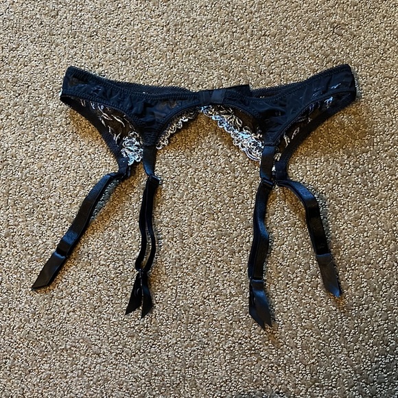 Black with Floral Embroidery Garter Belt - Picture 2 of 11